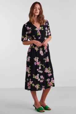 Vestido largo de mujer.