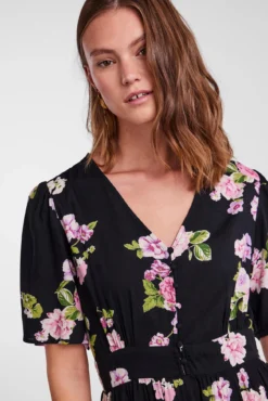Vestido largo de mujer.