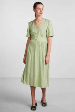 Vestido largo de mujer.