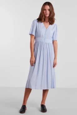 Vestido largo de mujer.
