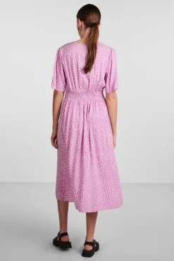 Vestido largo de mujer.
