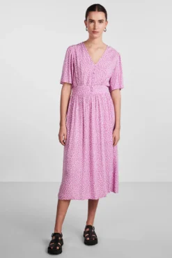 Vestido largo de mujer.