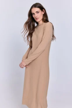 Vestido midi bajo semi evasé
