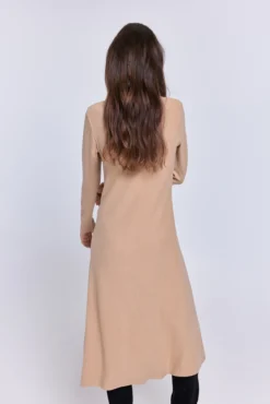 Vestido midi bajo semi evasé