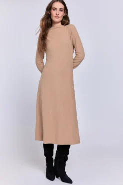 Vestido midi bajo semi evasé