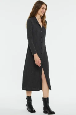 Vestido midi de canalé cuello polo