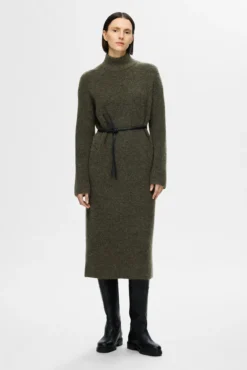 Vestido Midi de cuello alto confeccionado con lana Merino.