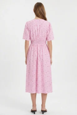 Vestido midi de manga corta estampado