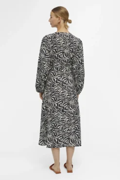 Vestido midi envolvente