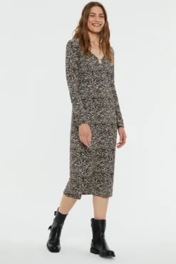 Vestido midi estampado con anilla en el escote