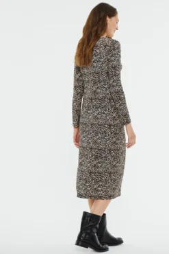 Vestido midi estampado con anilla en el escote