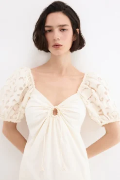 Vestido midi mangas bordadas