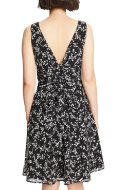 Vestido midi plisado sin mangas estampado abstracto