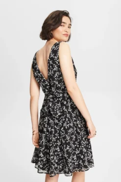 Vestido midi plisado sin mangas estampado abstracto
