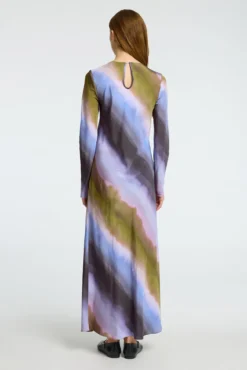 Vestido Midi Tie Dye confeccionado con viscosa