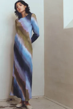 Vestido Midi Tie Dye confeccionado con viscosa
