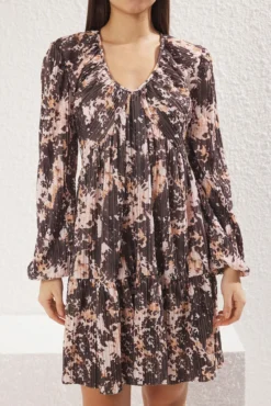 Vestido mini con volantes