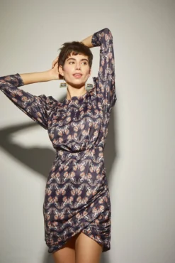 Vestido Mini Satinado Mariposas