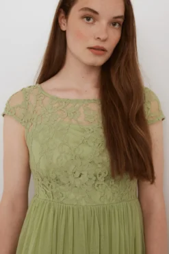 Vestido por corto de tul y encaje