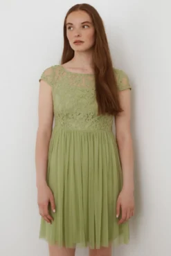 Vestido por corto de tul y encaje