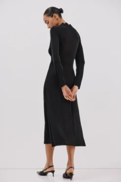 Vestido satinado brillos