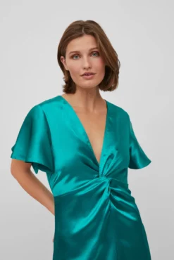 Vestido satinado de manga corta