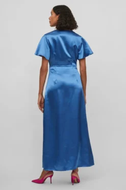 Vestido satinado de manga corta