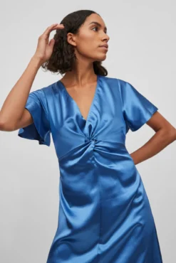 Vestido satinado de manga corta