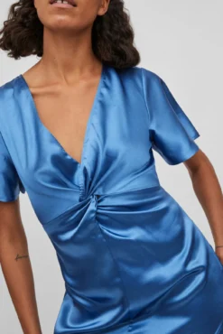 Vestido satinado de manga corta