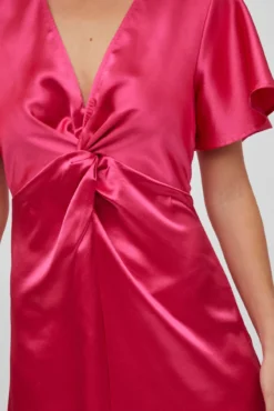 Vestido satinado de manga corta