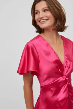 Vestido satinado de manga corta