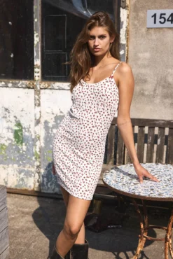Vestido Tirantes Ajustado con Detalles Lazos