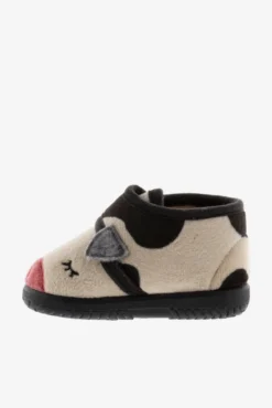 Zapatilla de casa con detalle vaca