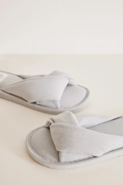 Zapatillas abiertas casa gris rib
